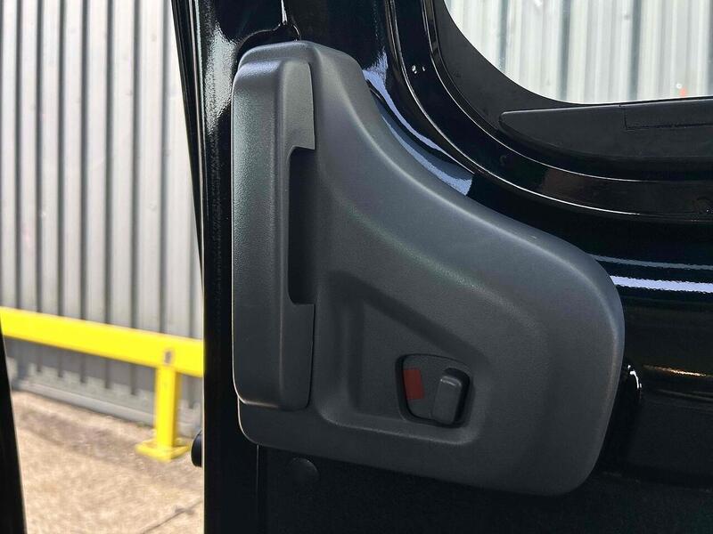 Nissan 40kWh Acenta Combi Van Double Cab 5dr Electric Auto (5 Seat, Quick Charge) (109 ps)