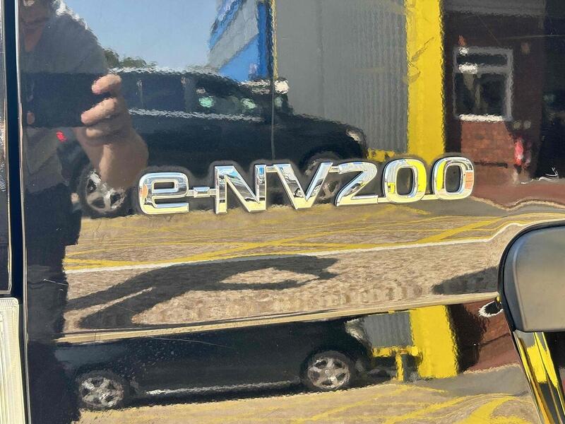 Nissan 40kWh Acenta Combi Van Double Cab 5dr Electric Auto (5 Seat, Quick Charge) (109 ps)