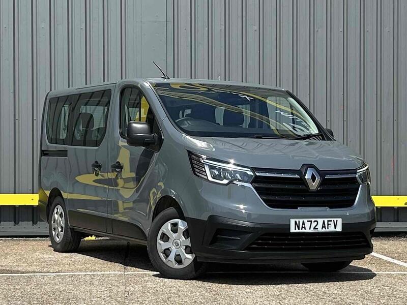 Renault 2.0 dCi SL28 Business Minibus Double Cab 5dr Diesel Manual L1 H1 Euro 6 (s/s) (9 Seat) (150 ps)