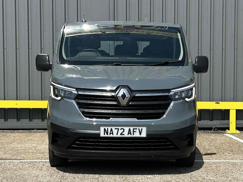Renault 2.0 dCi SL28 Business Minibus Double Cab 5dr Diesel Manual L1 H1 Euro 6 (s/s) (9 Seat) (150 ps)