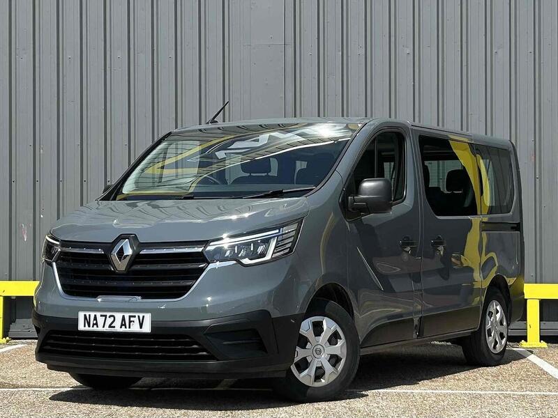 Renault 2.0 dCi SL28 Business Minibus Double Cab 5dr Diesel Manual L1 H1 Euro 6 (s/s) (9 Seat) (150 ps)