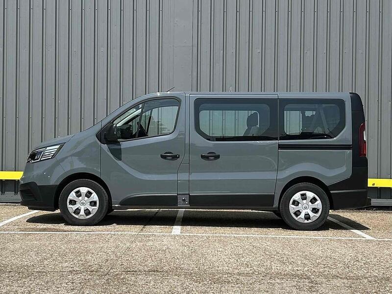 Renault 2.0 dCi SL28 Business Minibus Double Cab 5dr Diesel Manual L1 H1 Euro 6 (s/s) (9 Seat) (150 ps)