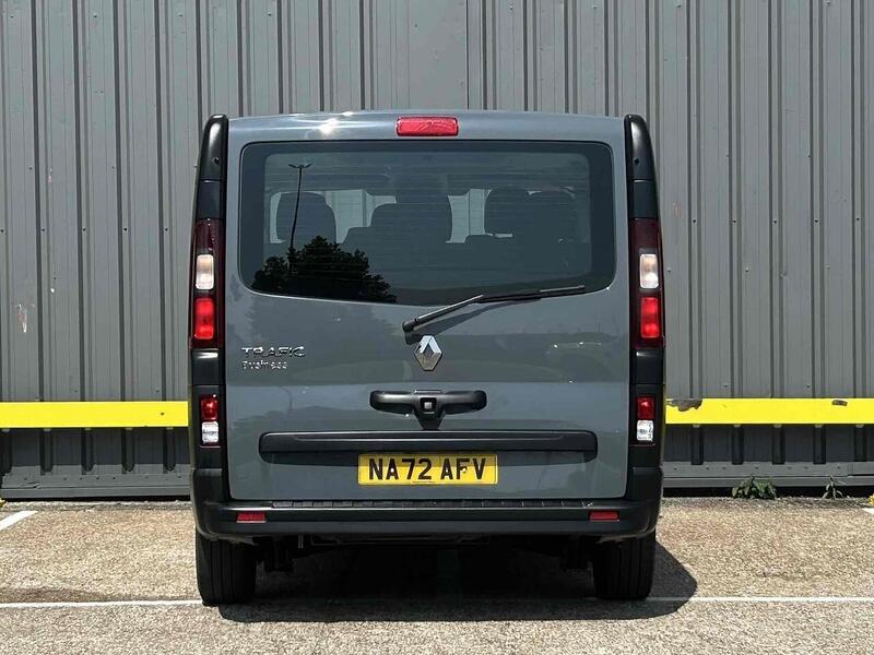 Renault 2.0 dCi SL28 Business Minibus Double Cab 5dr Diesel Manual L1 H1 Euro 6 (s/s) (9 Seat) (150 ps)