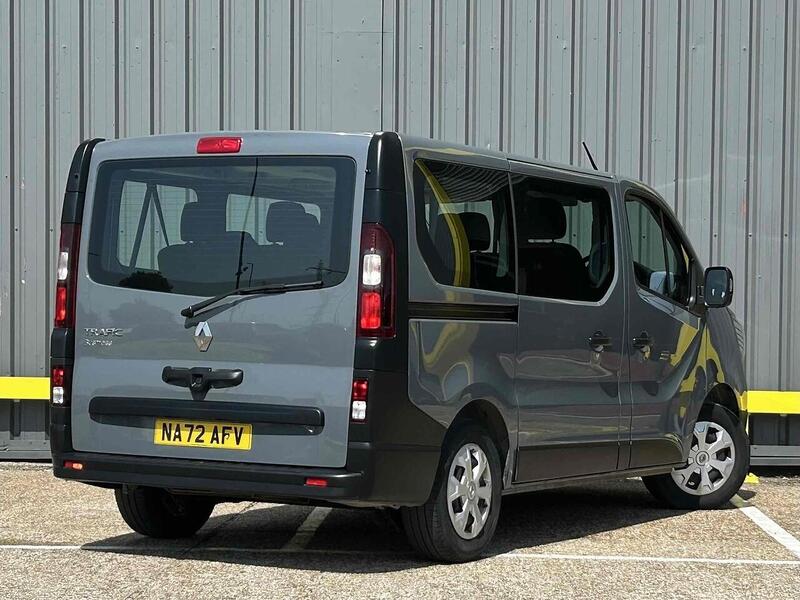 Renault 2.0 dCi SL28 Business Minibus Double Cab 5dr Diesel Manual L1 H1 Euro 6 (s/s) (9 Seat) (150 ps)