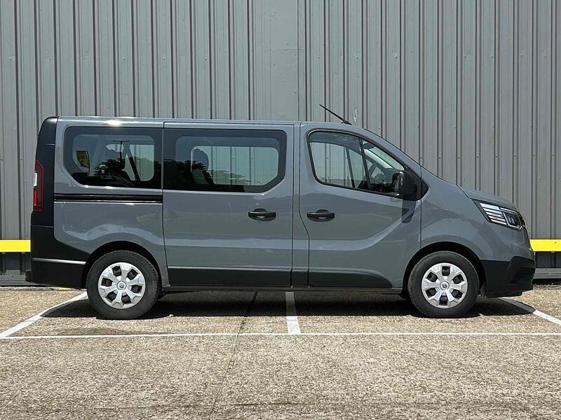 Renault 2.0 dCi SL28 Business Minibus Double Cab 5dr Diesel Manual L1 H1 Euro 6 (s/s) (9 Seat) (150 ps)