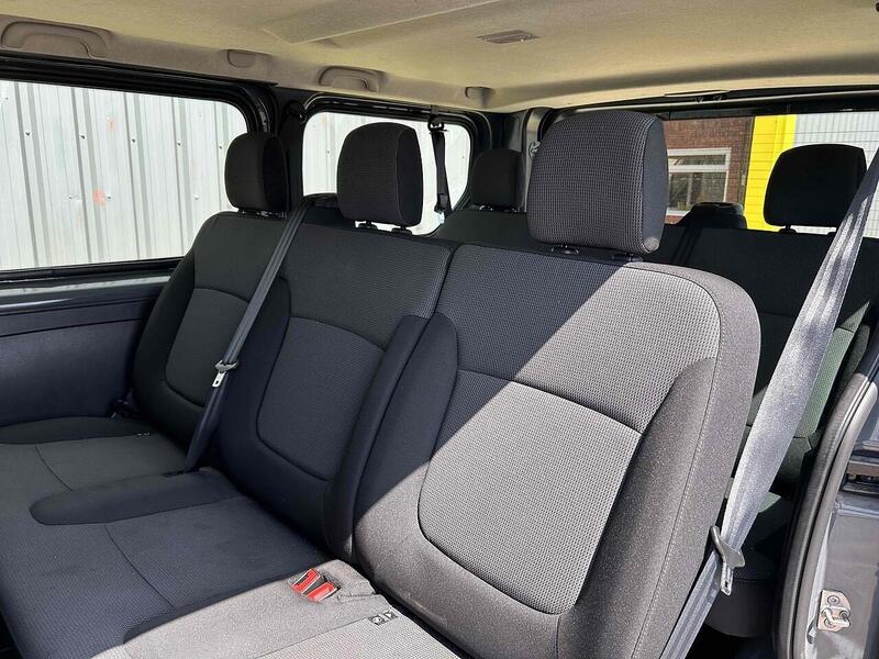 Renault 2.0 dCi SL28 Business Minibus Double Cab 5dr Diesel Manual L1 H1 Euro 6 (s/s) (9 Seat) (150 ps)