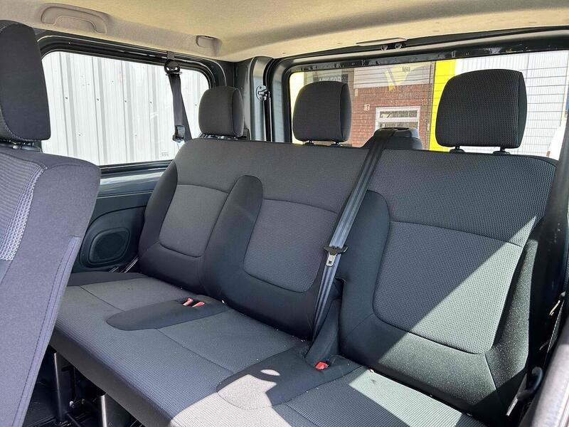 Renault 2.0 dCi SL28 Business Minibus Double Cab 5dr Diesel Manual L1 H1 Euro 6 (s/s) (9 Seat) (150 ps)