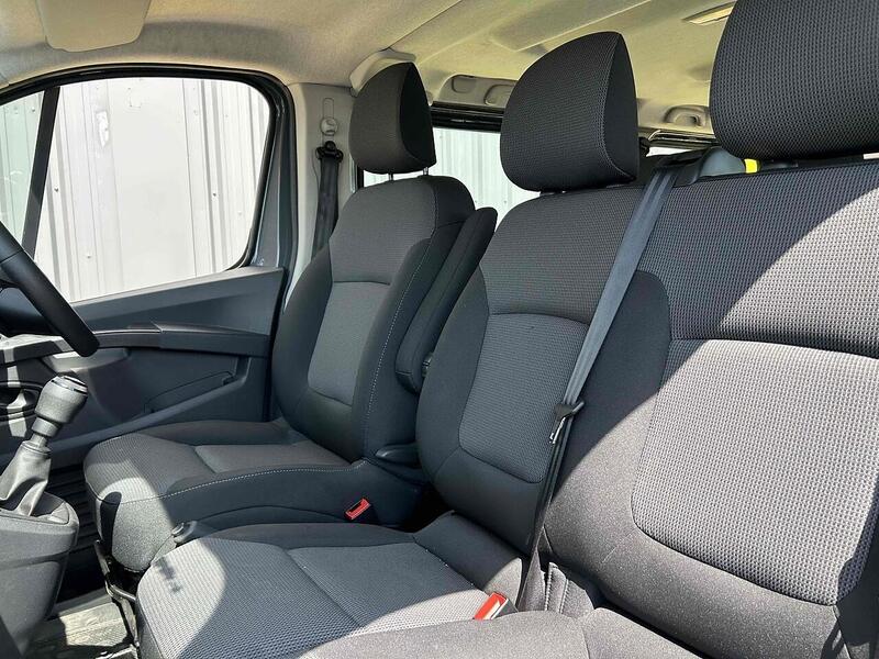 Renault 2.0 dCi SL28 Business Minibus Double Cab 5dr Diesel Manual L1 H1 Euro 6 (s/s) (9 Seat) (150 ps)