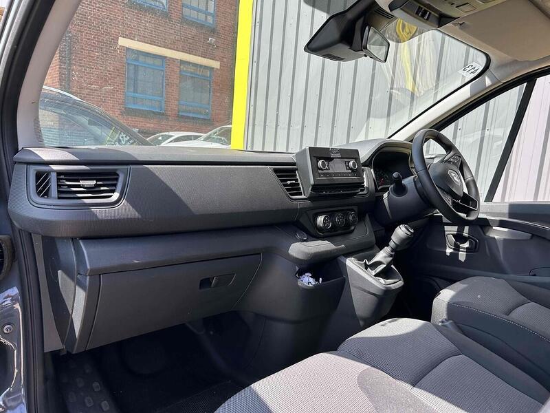 Renault 2.0 dCi SL28 Business Minibus Double Cab 5dr Diesel Manual L1 H1 Euro 6 (s/s) (9 Seat) (150 ps)