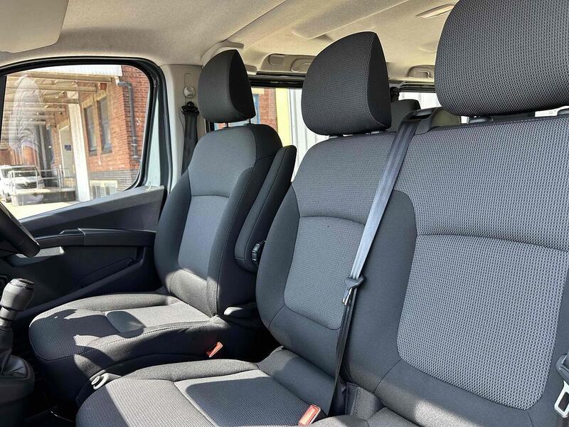 Renault 2.0 dCi SL28 Business Minibus Double Cab 5dr Diesel Manual L1 H1 Euro 6 (s/s) (9 Seat) (150 ps)