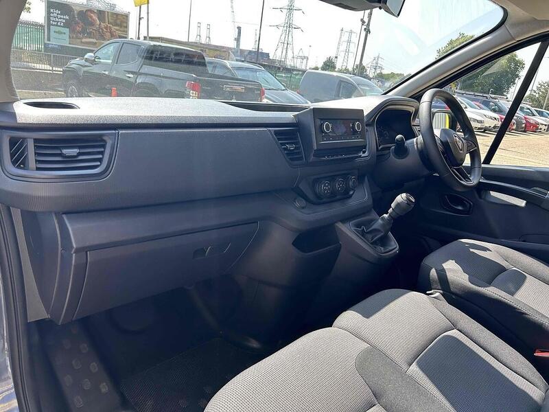 Renault 2.0 dCi SL28 Business Minibus Double Cab 5dr Diesel Manual L1 H1 Euro 6 (s/s) (9 Seat) (150 ps)