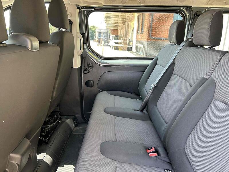 Renault 2.0 dCi SL28 Business Minibus Double Cab 5dr Diesel Manual L1 H1 Euro 6 (s/s) (9 Seat) (150 ps)