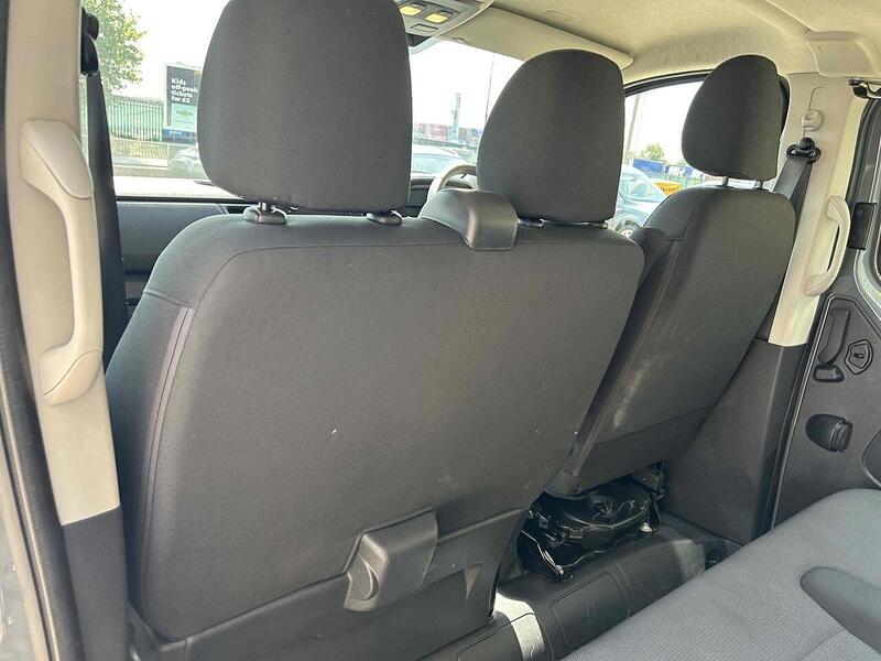 Renault 2.0 dCi SL28 Business Minibus Double Cab 5dr Diesel Manual L1 H1 Euro 6 (s/s) (9 Seat) (150 ps)