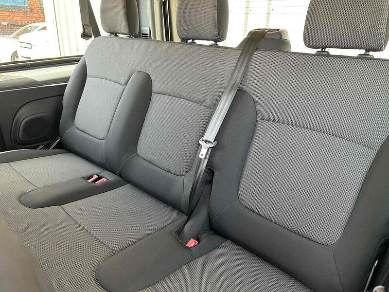 Renault 2.0 dCi SL28 Business Minibus Double Cab 5dr Diesel Manual L1 H1 Euro 6 (s/s) (9 Seat) (150 ps)