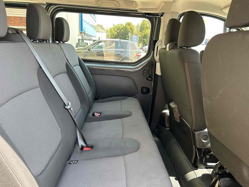 Renault 2.0 dCi SL28 Business Minibus Double Cab 5dr Diesel Manual L1 H1 Euro 6 (s/s) (9 Seat) (150 ps)