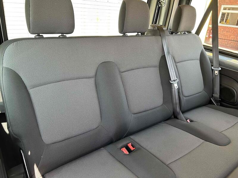 Renault 2.0 dCi SL28 Business Minibus Double Cab 5dr Diesel Manual L1 H1 Euro 6 (s/s) (9 Seat) (150 ps)