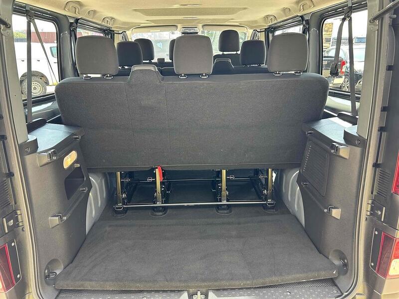 Renault 2.0 dCi SL28 Business Minibus Double Cab 5dr Diesel Manual L1 H1 Euro 6 (s/s) (9 Seat) (150 ps)