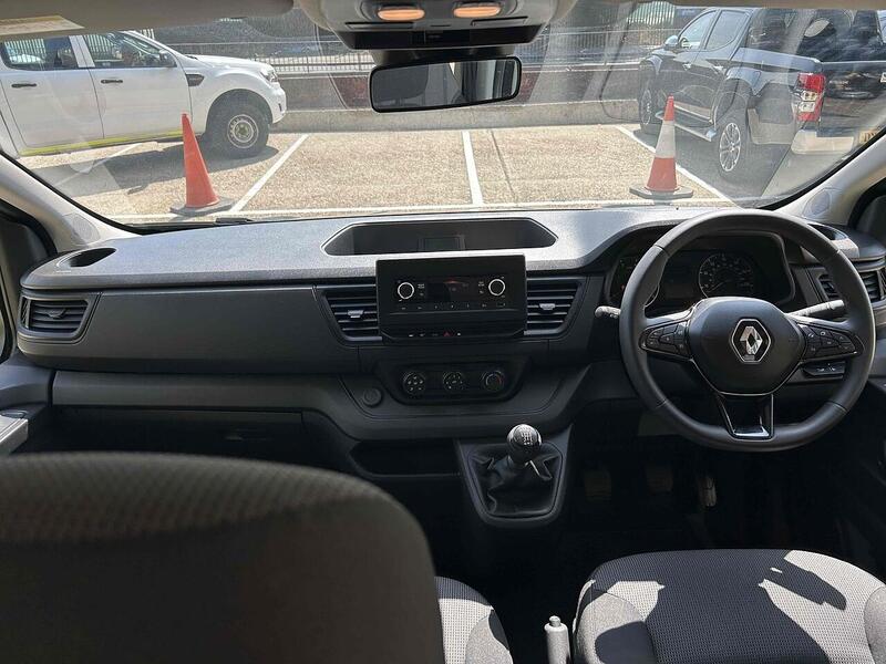 Renault 2.0 dCi SL28 Business Minibus Double Cab 5dr Diesel Manual L1 H1 Euro 6 (s/s) (9 Seat) (150 ps)