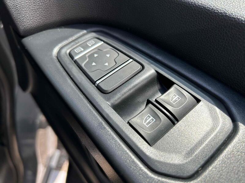 Renault 2.0 dCi SL28 Business Minibus Double Cab 5dr Diesel Manual L1 H1 Euro 6 (s/s) (9 Seat) (150 ps)