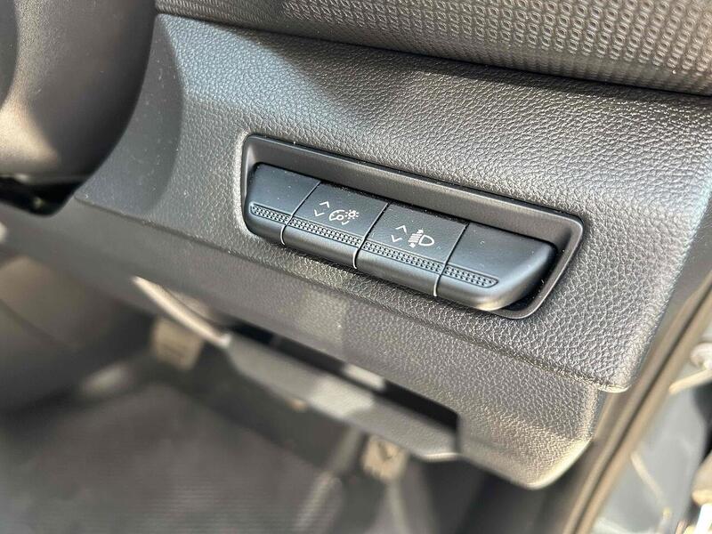 Renault 2.0 dCi SL28 Business Minibus Double Cab 5dr Diesel Manual L1 H1 Euro 6 (s/s) (9 Seat) (150 ps)