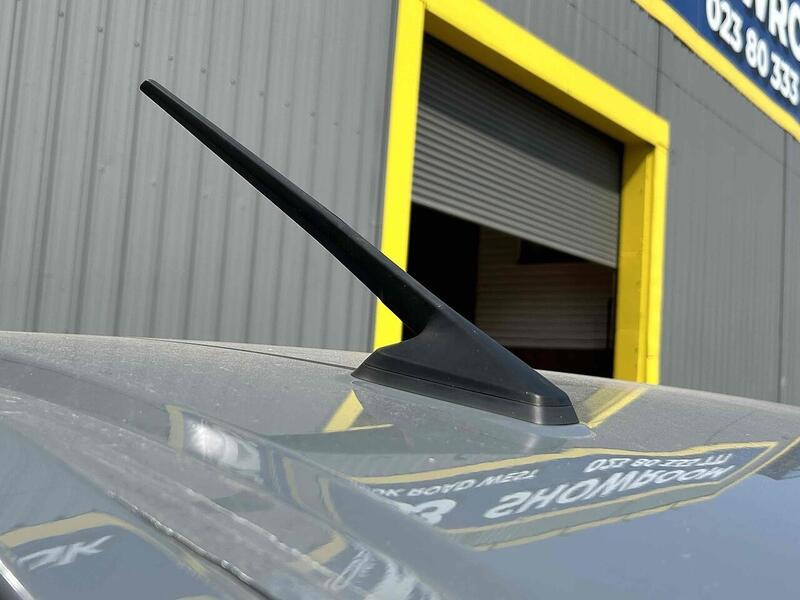 Renault 2.0 dCi SL28 Business Minibus Double Cab 5dr Diesel Manual L1 H1 Euro 6 (s/s) (9 Seat) (150 ps)