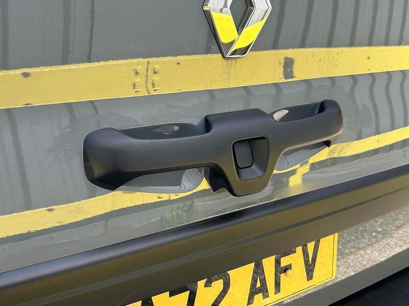 Renault 2.0 dCi SL28 Business Minibus Double Cab 5dr Diesel Manual L1 H1 Euro 6 (s/s) (9 Seat) (150 ps)