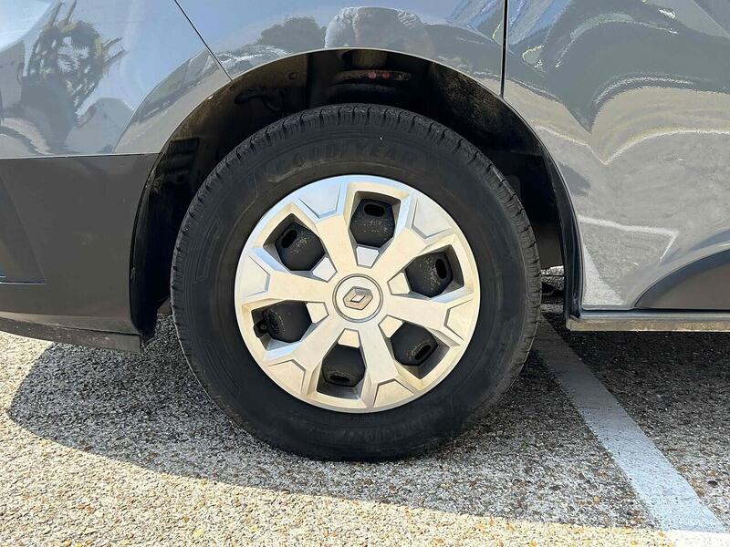 Renault 2.0 dCi SL28 Business Minibus Double Cab 5dr Diesel Manual L1 H1 Euro 6 (s/s) (9 Seat) (150 ps)