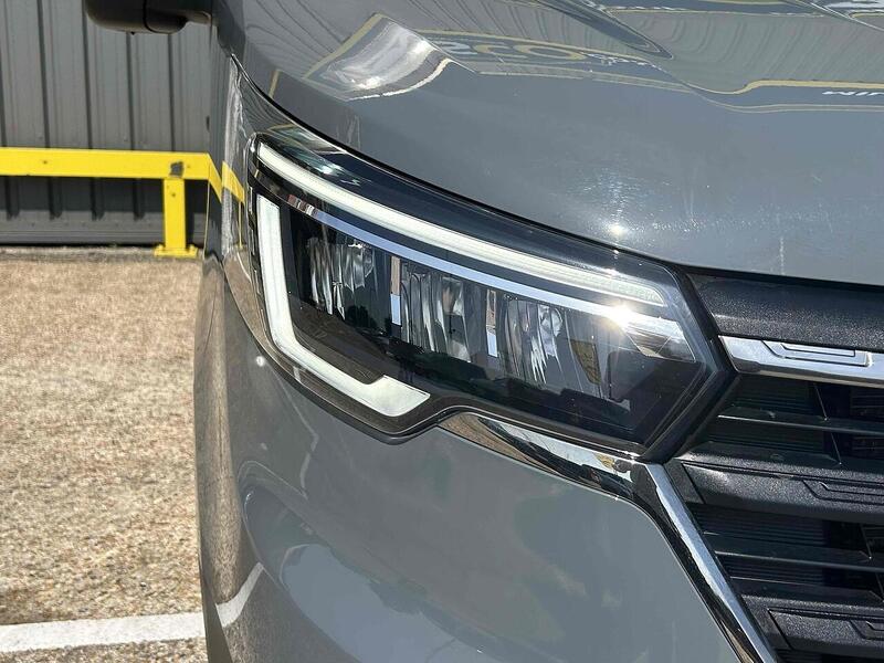 Renault 2.0 dCi SL28 Business Minibus Double Cab 5dr Diesel Manual L1 H1 Euro 6 (s/s) (9 Seat) (150 ps)