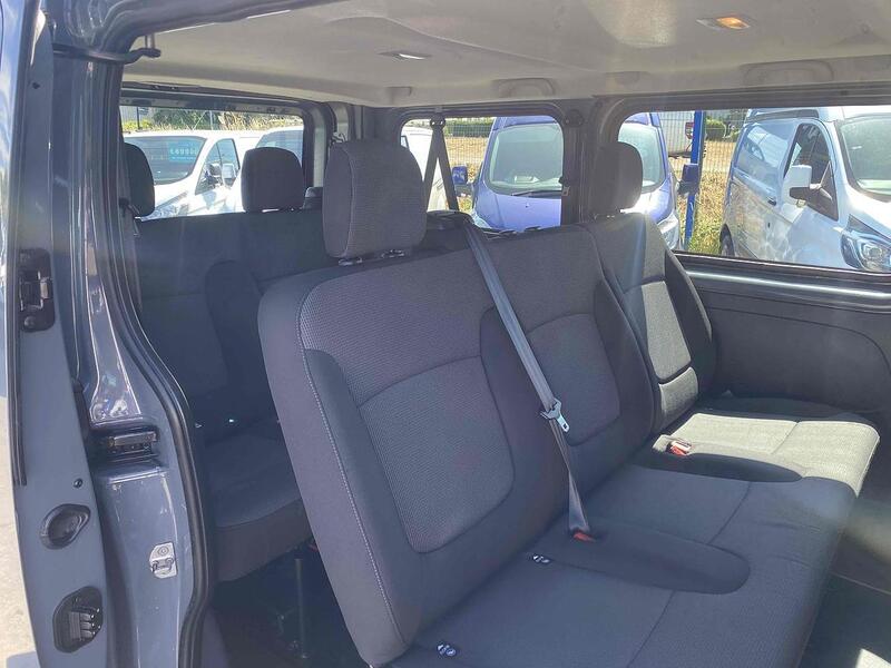 Renault 2.0 dCi SL28 Business Minibus Double Cab 5dr Diesel Manual L1 H1 Euro 6 (s/s) (9 Seat) (150 ps)