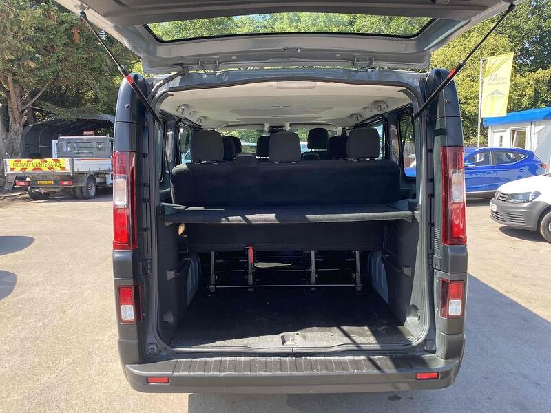 Renault 2.0 dCi SL28 Business Minibus Double Cab 5dr Diesel Manual L1 H1 Euro 6 (s/s) (9 Seat) (150 ps)