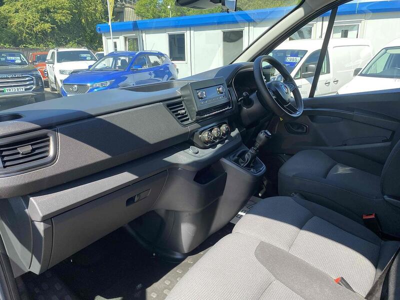 Renault 2.0 dCi SL28 Business Minibus Double Cab 5dr Diesel Manual L1 H1 Euro 6 (s/s) (9 Seat) (150 ps)