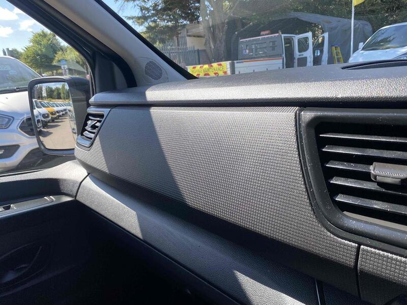 Renault 2.0 dCi SL28 Business Minibus Double Cab 5dr Diesel Manual L1 H1 Euro 6 (s/s) (9 Seat) (150 ps)