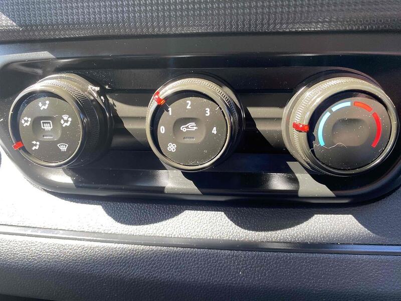 Renault 2.0 dCi SL28 Business Minibus Double Cab 5dr Diesel Manual L1 H1 Euro 6 (s/s) (9 Seat) (150 ps)