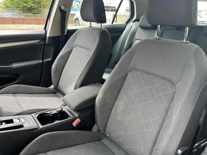 Volkswagen 1.0 eTSI MHEV Life Hatchback 5dr Petrol Hybrid DSG Euro 6 (s/s) (110 ps)