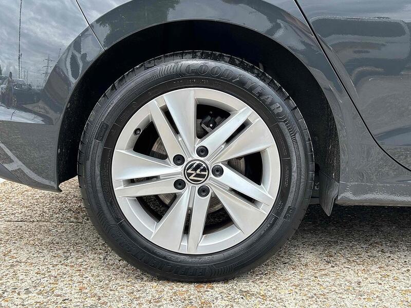 Volkswagen 1.0 eTSI MHEV Life Hatchback 5dr Petrol Hybrid DSG Euro 6 (s/s) (110 ps)