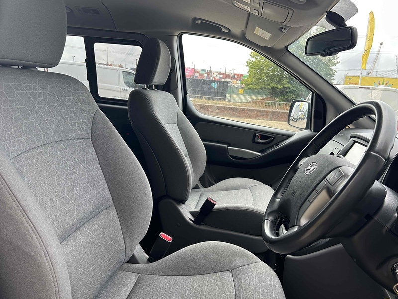 Hyundai 2.5 CRDi SE Nav MPV 5dr Diesel Manual Euro 6 (136 ps)