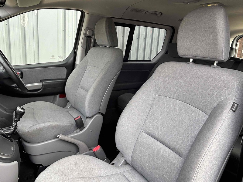 Hyundai 2.5 CRDi SE Nav MPV 5dr Diesel Manual Euro 6 (136 ps)