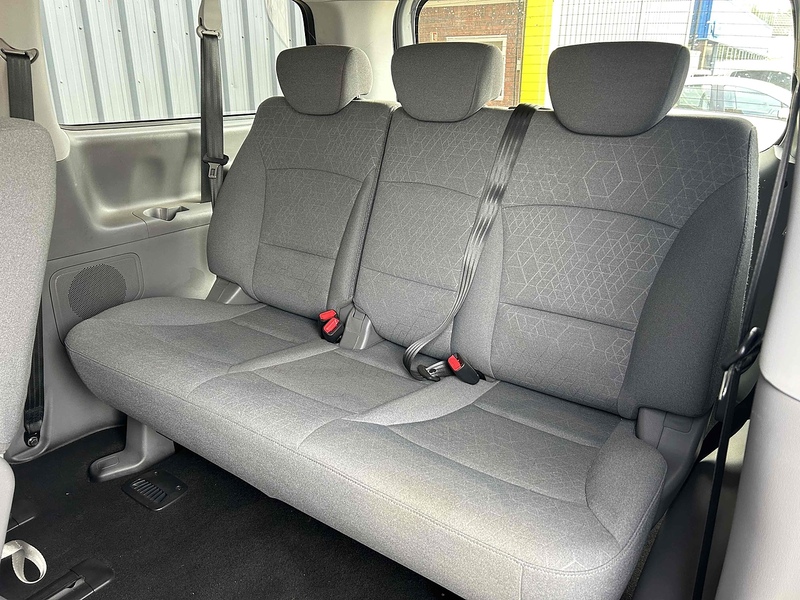 Hyundai 2.5 CRDi SE Nav MPV 5dr Diesel Manual Euro 6 (136 ps)