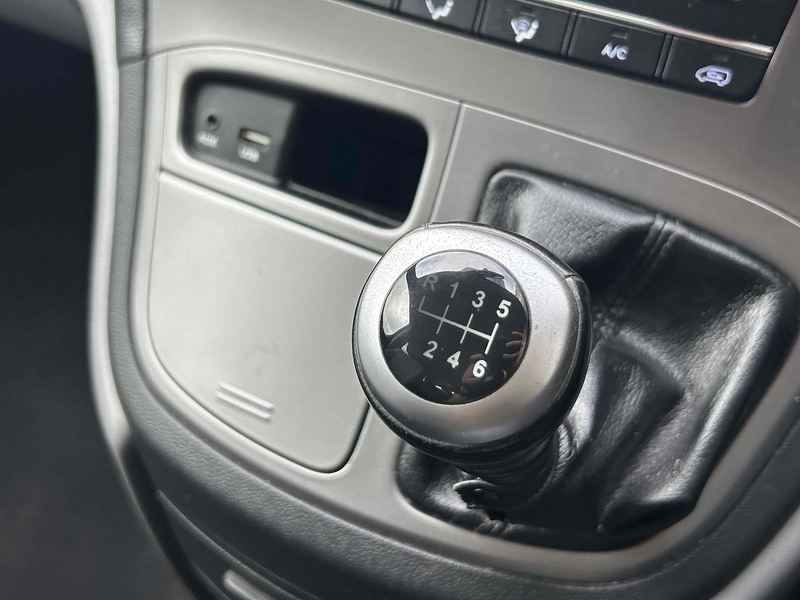 Hyundai 2.5 CRDi SE Nav MPV 5dr Diesel Manual Euro 6 (136 ps)