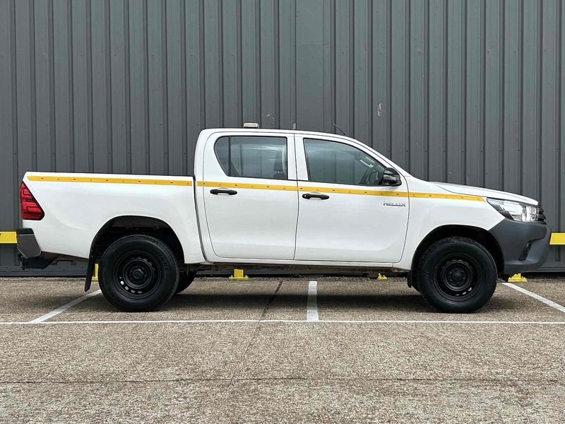 Toyota D-4D Active Pickup 2.4 Manual Diesel