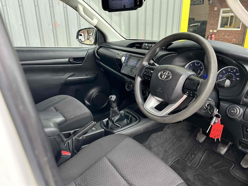 Toyota D-4D Active Pickup 2.4 Manual Diesel