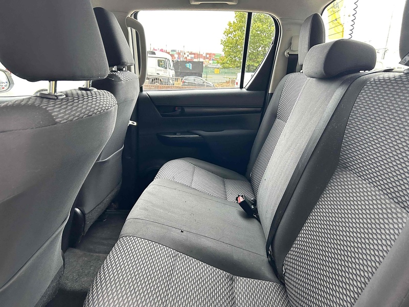 Toyota D-4D Active Pickup 2.4 Manual Diesel