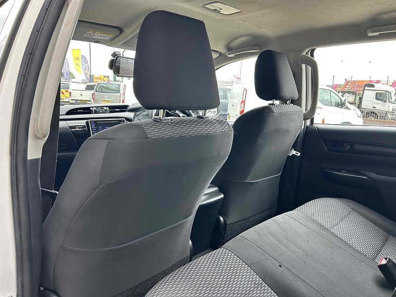 Toyota D-4D Active Pickup 2.4 Manual Diesel