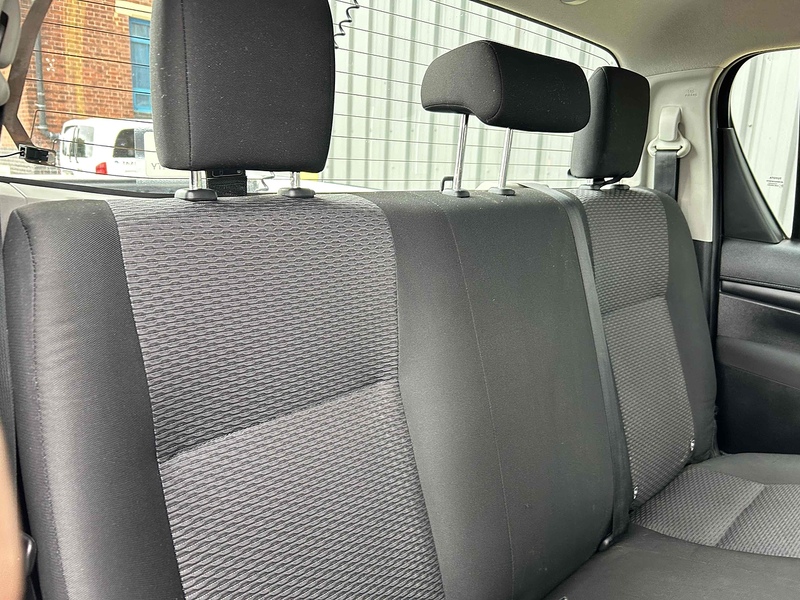 Toyota D-4D Active Pickup 2.4 Manual Diesel