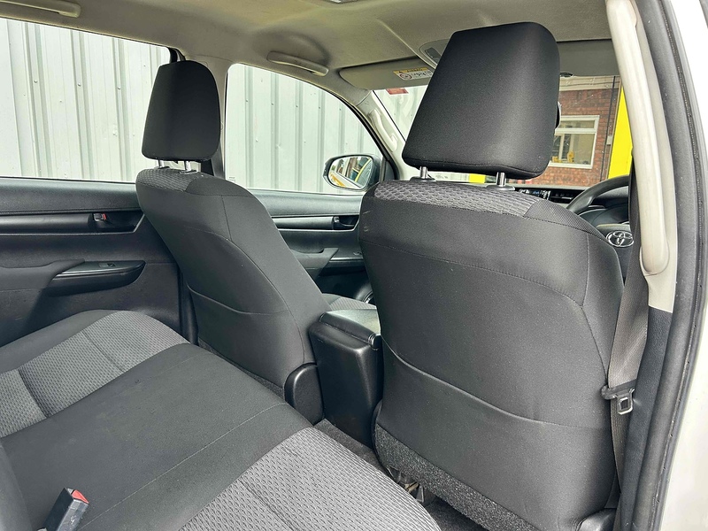 Toyota D-4D Active Pickup 2.4 Manual Diesel