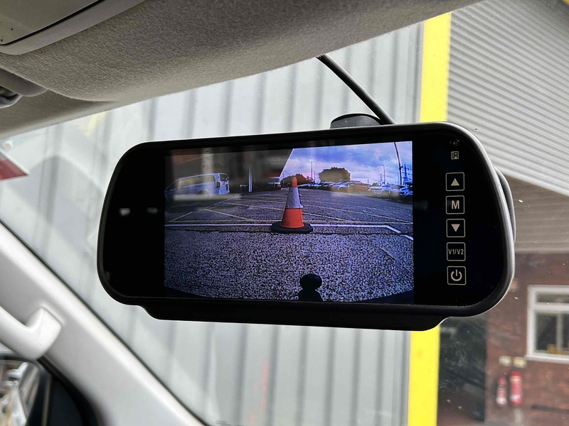 Toyota D-4D Active Pickup 2.4 Manual Diesel