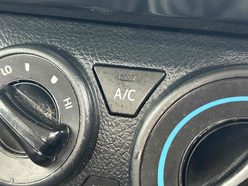 Toyota D-4D Active Pickup 2.4 Manual Diesel