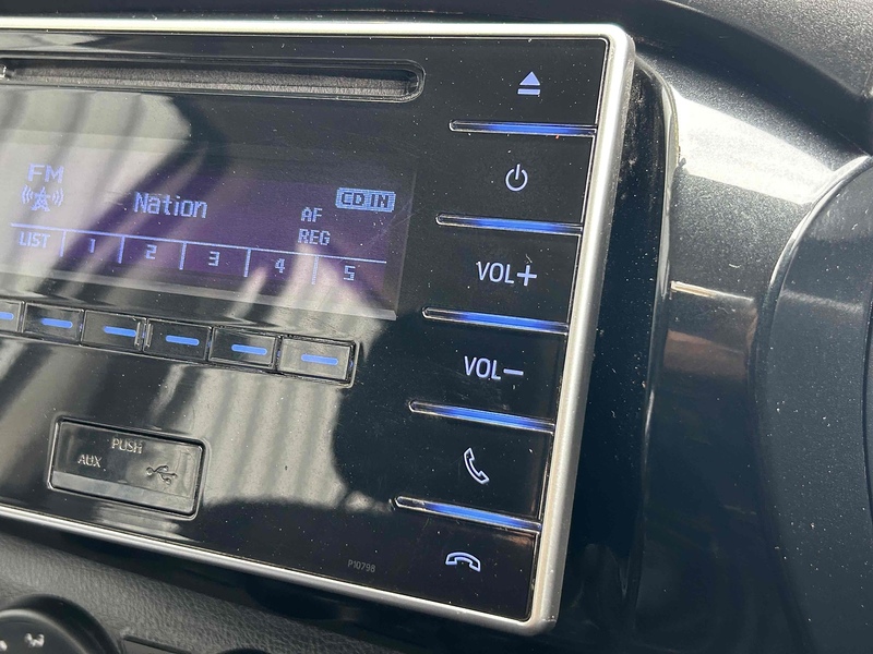 Toyota D-4D Active Pickup 2.4 Manual Diesel