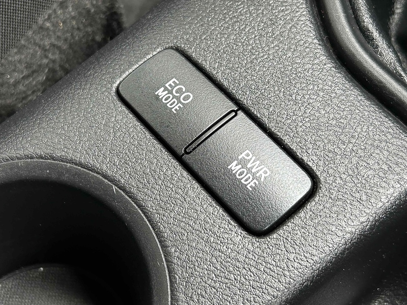 Toyota D-4D Active Pickup 2.4 Manual Diesel