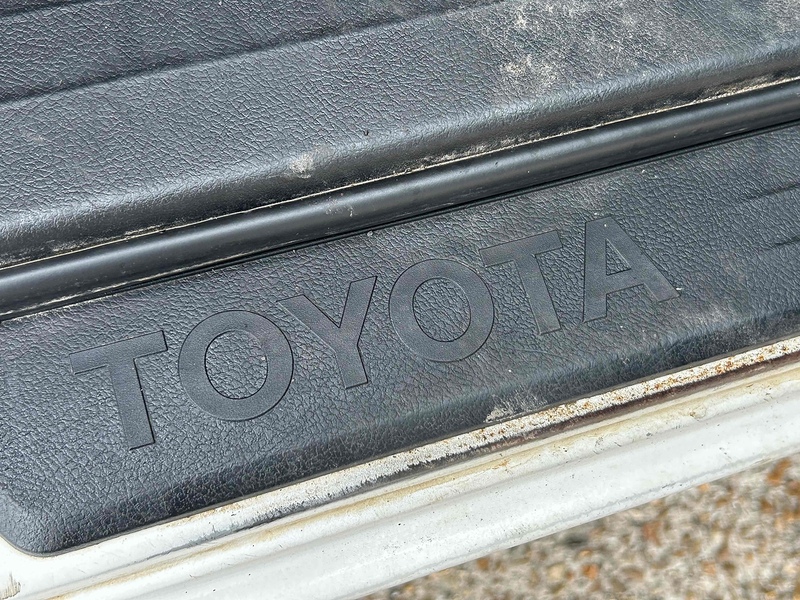 Toyota D-4D Active Pickup 2.4 Manual Diesel